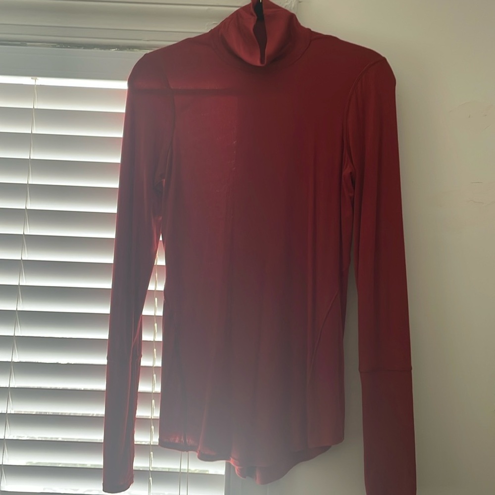 Lululemon base layer turtleneck